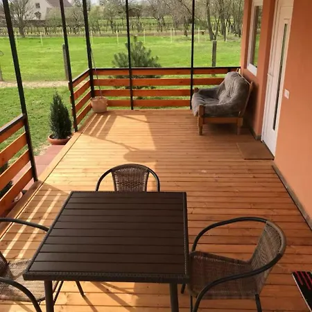 Apartment Tenisz Vendeghaz Ordacsehi